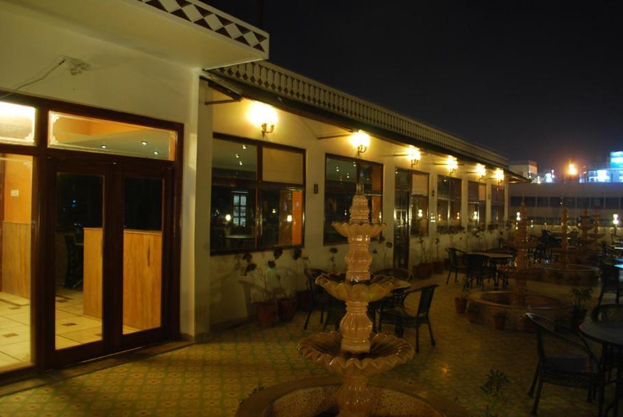 Amanda Crown Jaipur Hotel Kukas Exterior foto